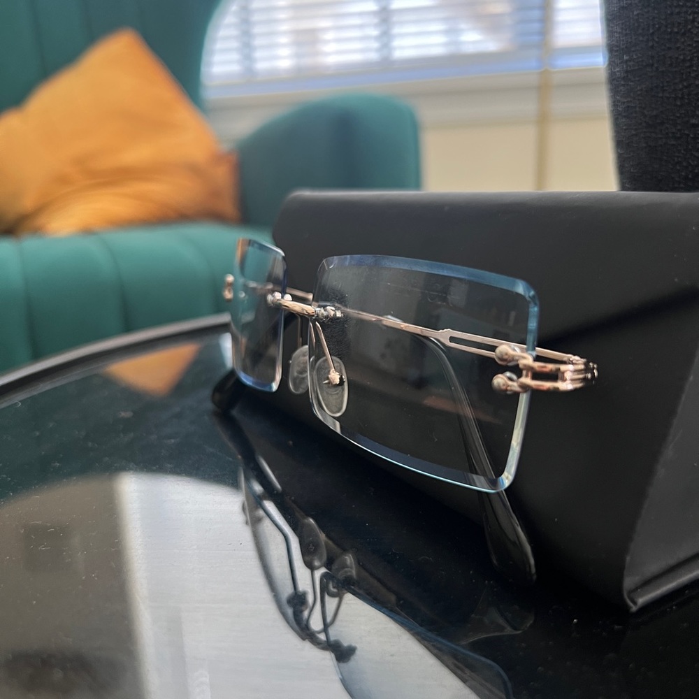 New Maniere de Voir clear sun glasses